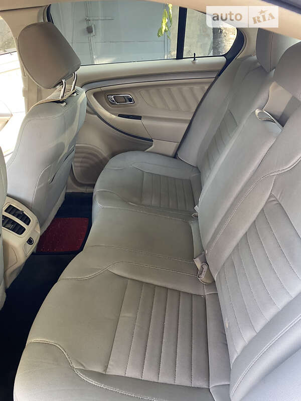 Седан Ford Taurus 2014 в Кропивницком