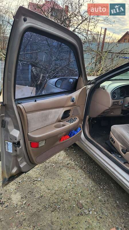 Седан Ford Taurus 1995 в 