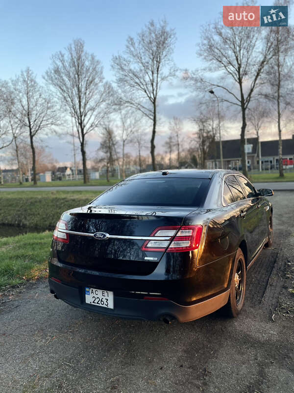 Седан Ford Taurus 2017 в Луцке