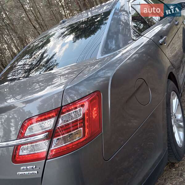 Седан Ford Taurus 2012 в Белогородке