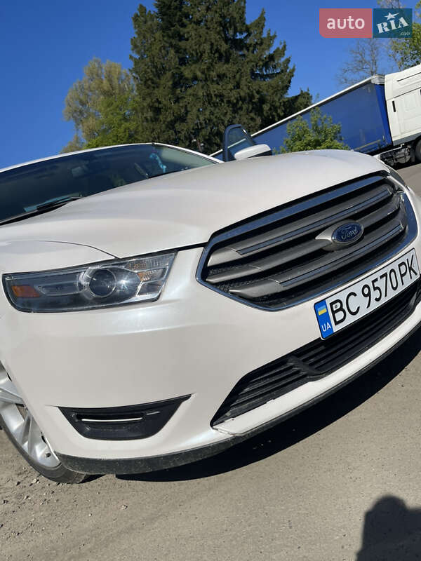 Седан Ford Taurus 2018 в Дрогобыче