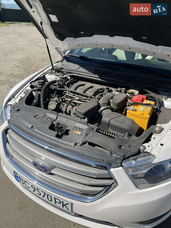 Седан Ford Taurus 2018 в Дрогобыче