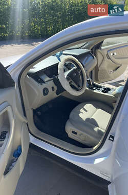 Седан Ford Taurus 2018 в 