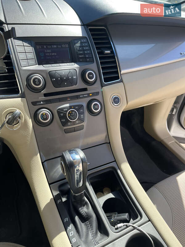 Седан Ford Taurus 2018 в Дрогобыче