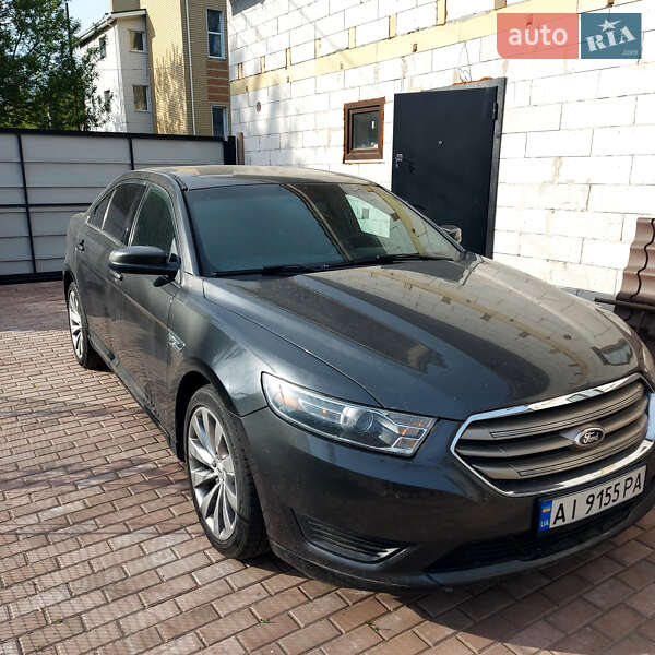 Седан Ford Taurus 2015 в 