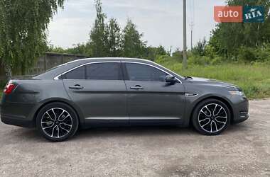 Седан Ford Taurus 2017 в 