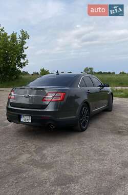 Седан Ford Taurus 2017 в 