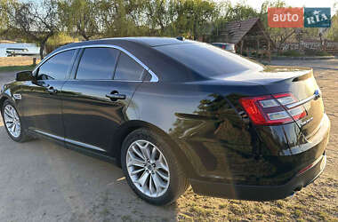 Седан Ford Taurus 2017 в 