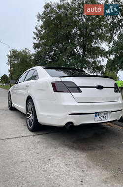 Седан Ford Taurus 2018 в 