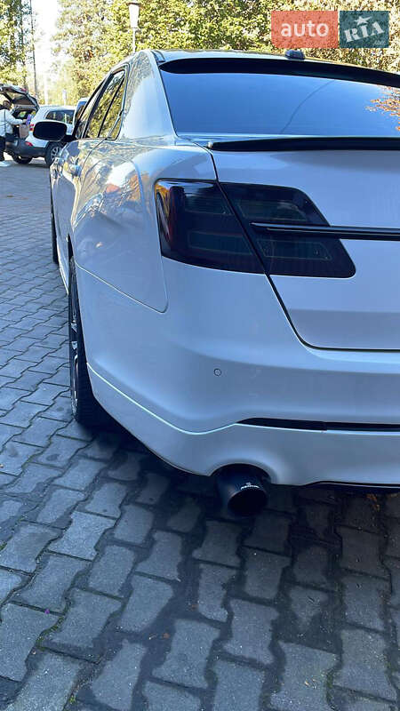 Седан Ford Taurus 2018 в Ровно