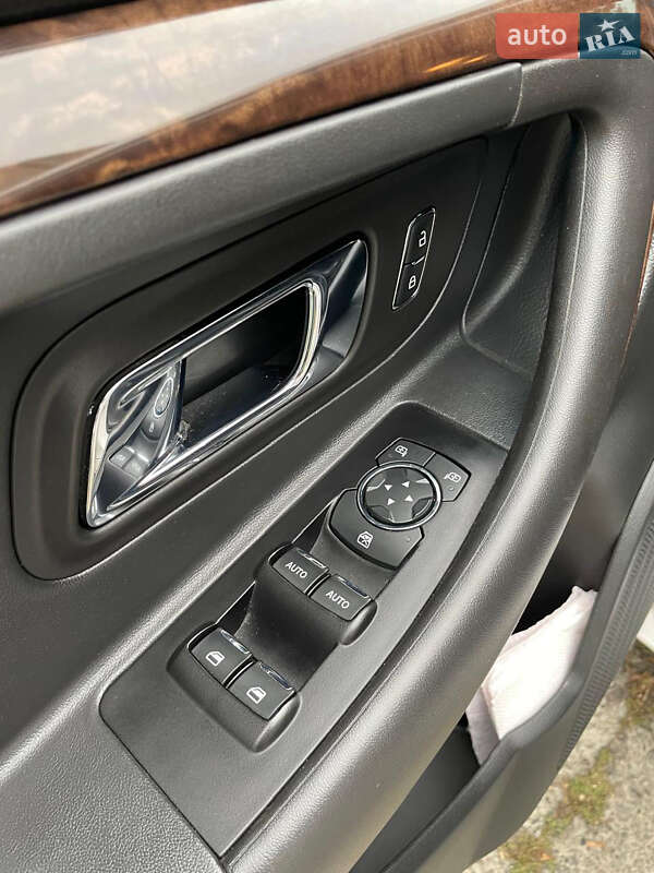 Седан Ford Taurus 2018 в Ровно