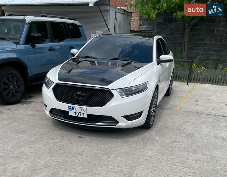 Седан Ford Taurus 2018 в Ровно