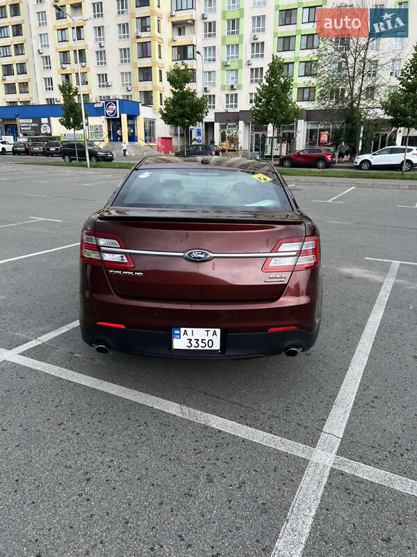 Седан Ford Taurus 2016 в Вишневом
