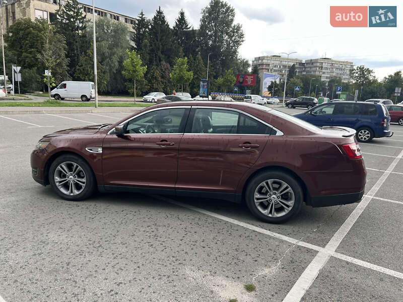 Седан Ford Taurus 2016 в Вишневом