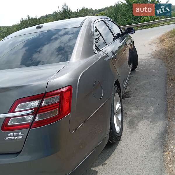 Седан Ford Taurus 2012 в Белогородке