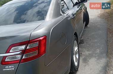 Седан Ford Taurus 2012 в 