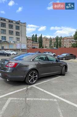 Седан Ford Taurus 2015 в 