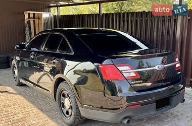 Седан Ford Taurus 2016 в 