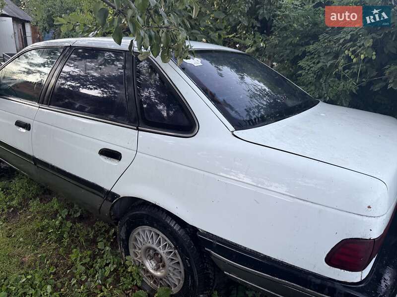 Седан Ford Taurus 1989 в Ахтырке
