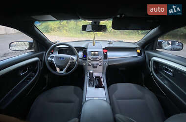 Седан Ford Taurus 2015 в 