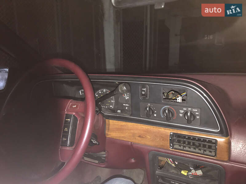 Седан Ford Taurus 1990 в Гнедине