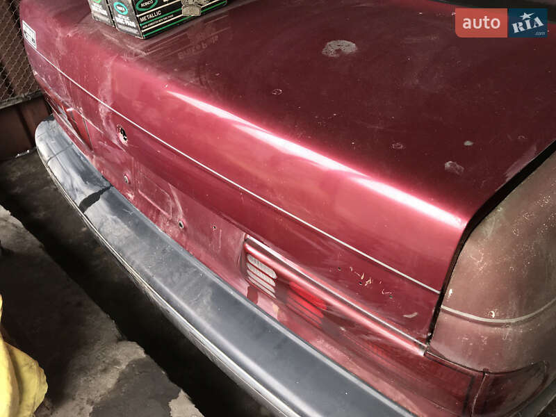Седан Ford Taurus 1990 в Гнедине