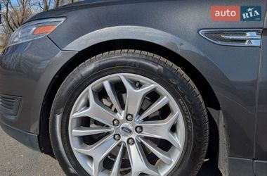 Седан Ford Taurus 2017 в Николаеве