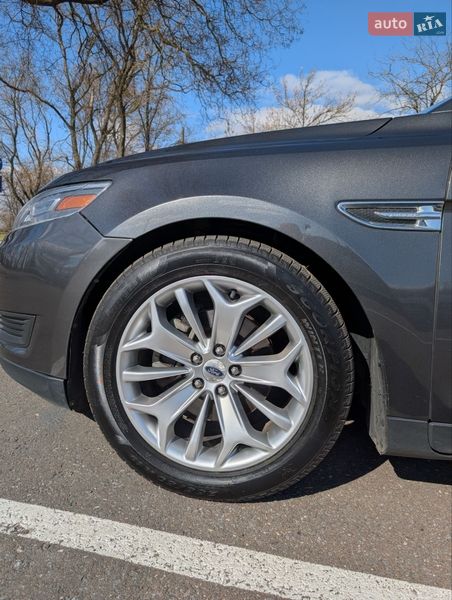 Седан Ford Taurus 2017 в Николаеве