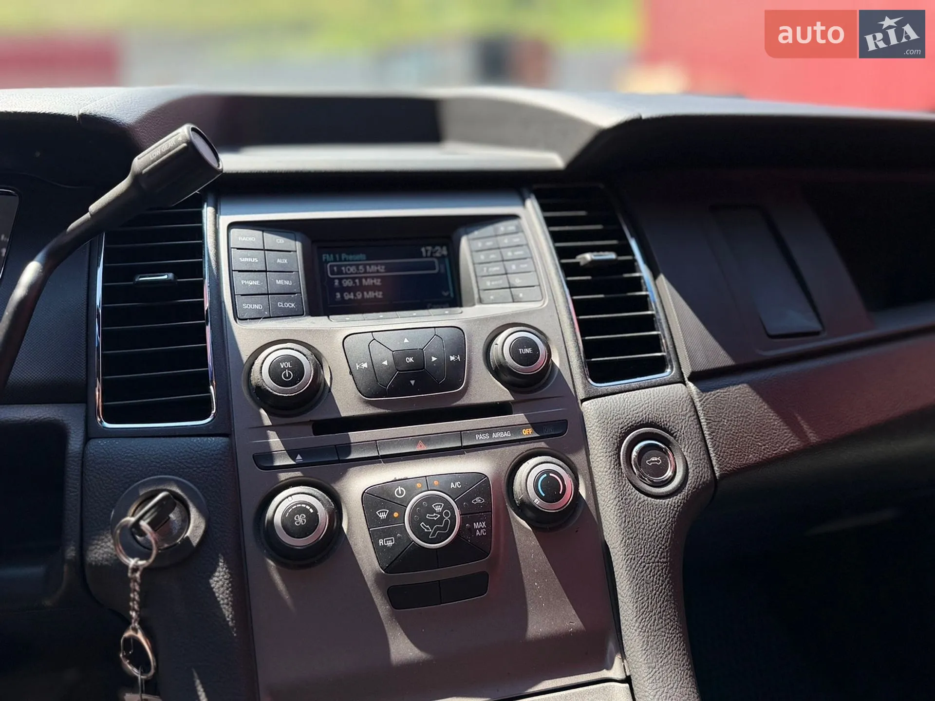 2017 Ford Taurus - мініатюра 14