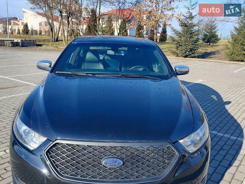Седан Ford Taurus 2016 в Львове