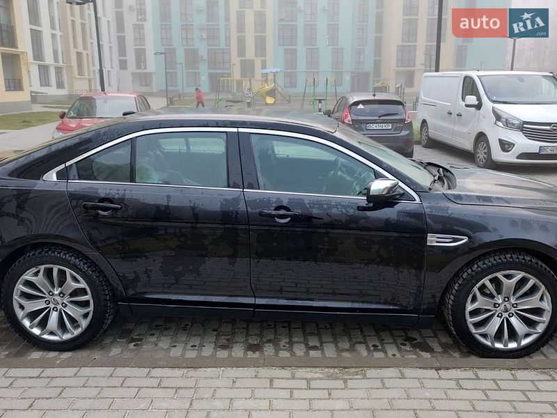 Седан Ford Taurus 2016 в Львове
