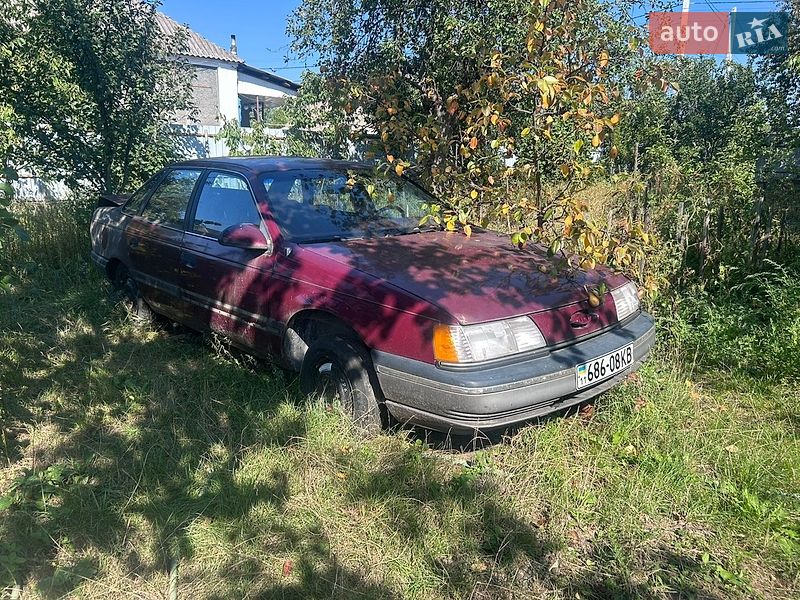 Седан Ford Taurus 1990 в Гнедине