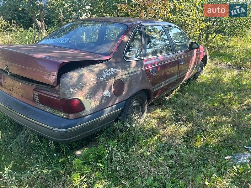 Седан Ford Taurus 1990 в Гнедине