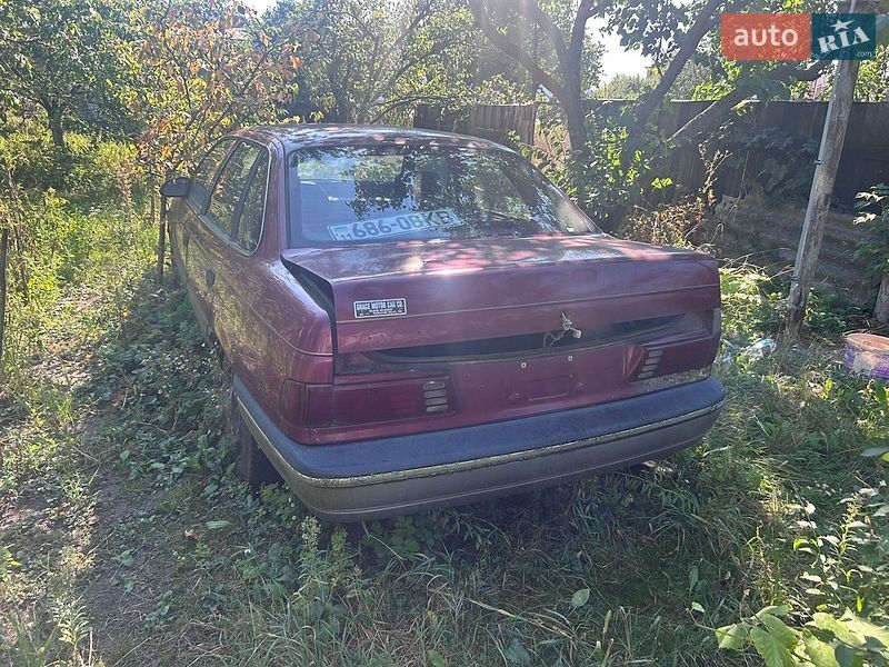 Седан Ford Taurus 1990 в Гнедине