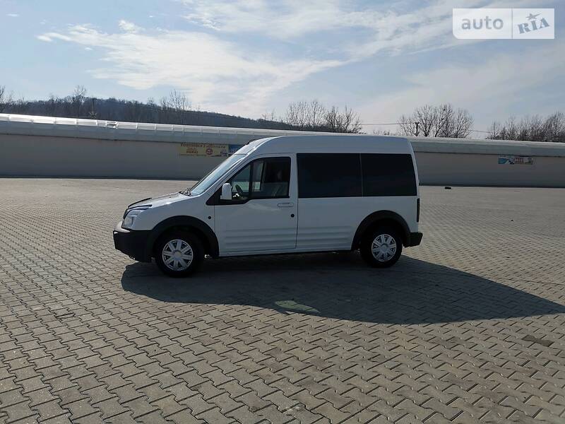 Вантажопасажирський фургон Ford Tourneo Connect 2006 в Чернівцях