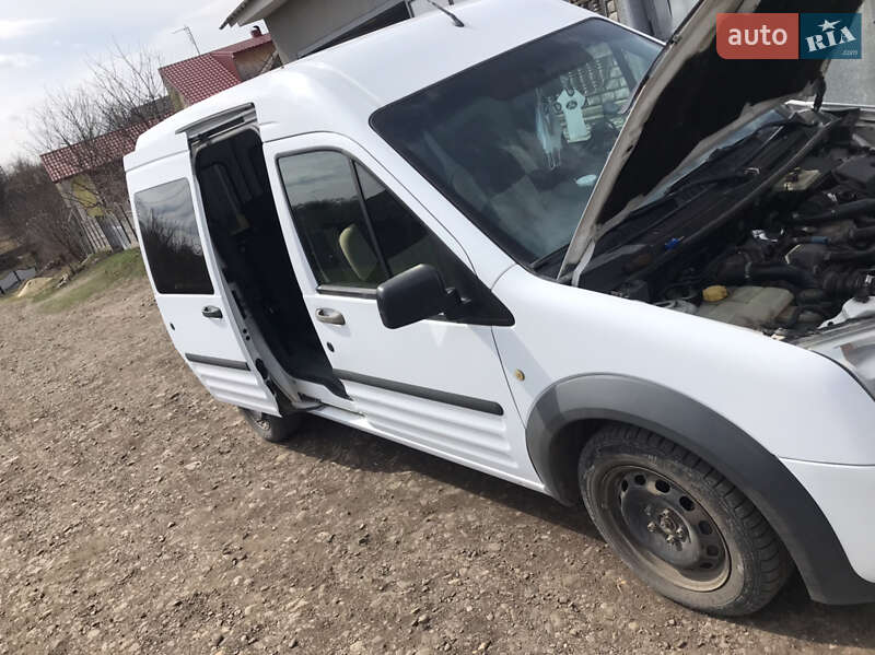 Мінівен Ford Tourneo Connect 2011 в Чернівцях
