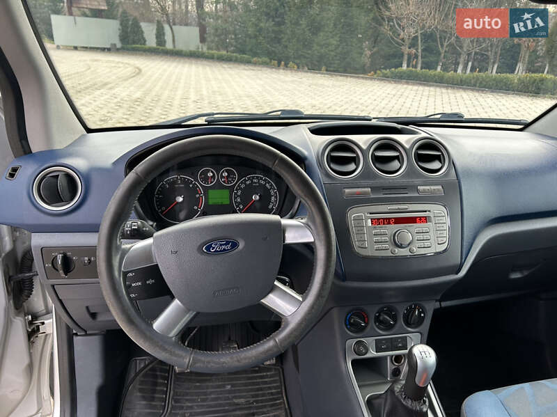 Минивэн Ford Tourneo Connect 2012 в Черновцах