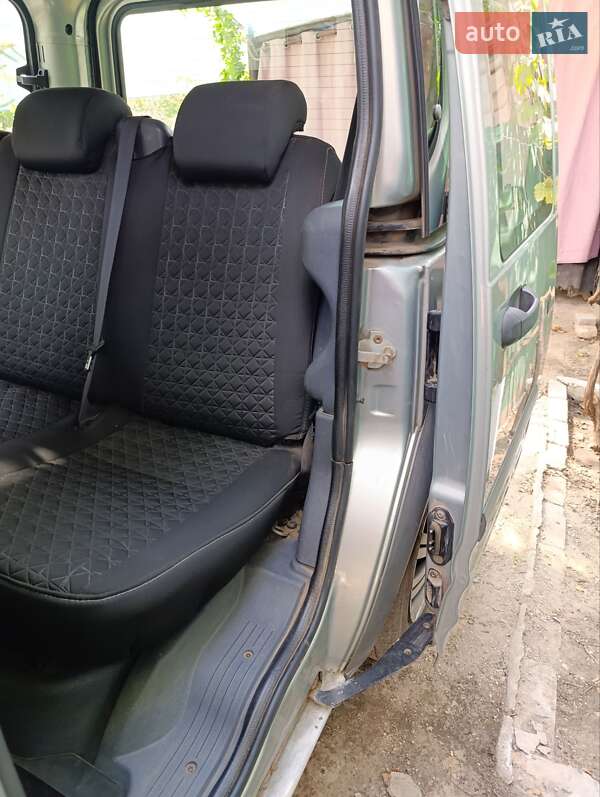 Минивэн Ford Tourneo Connect 2010 в Запорожье