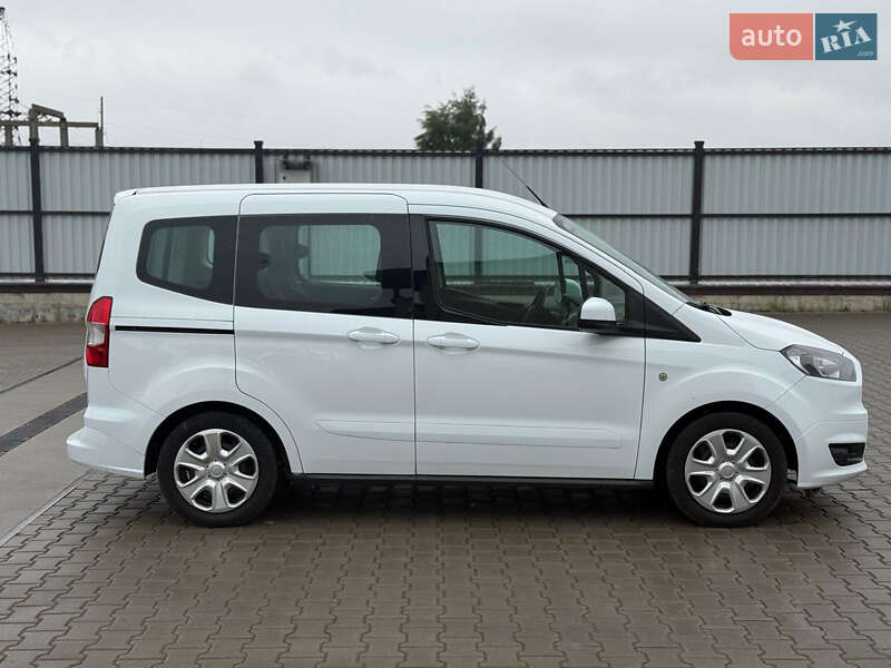 Минивэн Ford Tourneo Connect 2017 в Луцке