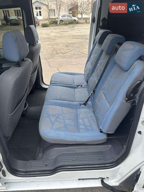 Минивэн Ford Tourneo Connect 2012 в Граденицах фото 12 Минивэн Ford Tourneo Connect 2012 в Граденицах