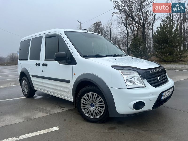 Минивэн Ford Tourneo Connect 2012 в Синельниково