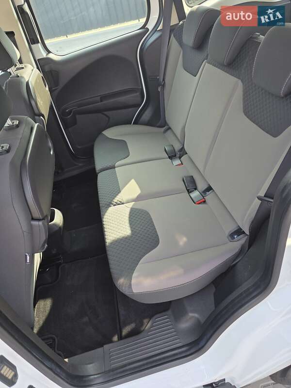 Мікровен Ford Tourneo Courier 2016 в Луцьку фото 18 Мікровен Ford Tourneo Courier 2016 в Луцьку