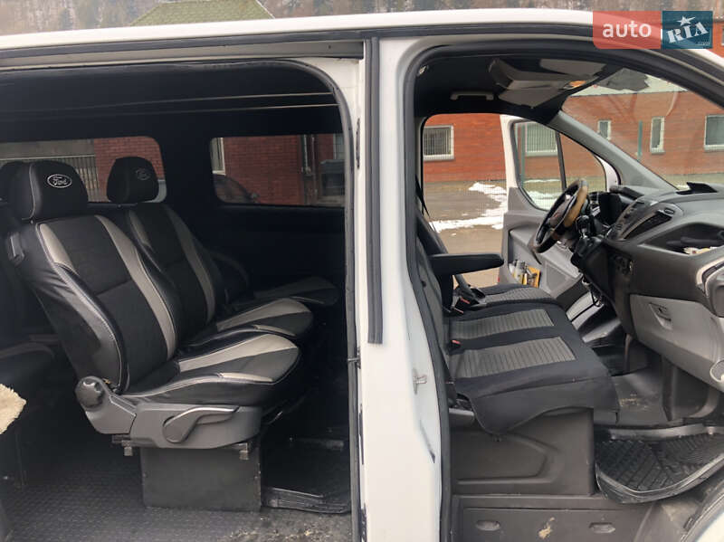 Мінівен Ford Tourneo Custom 2015 в Міжгір'ї