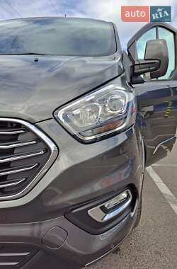Минивэн Ford Tourneo Custom 2023 в 