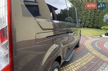 Минивэн Ford Tourneo Custom 2023 в 