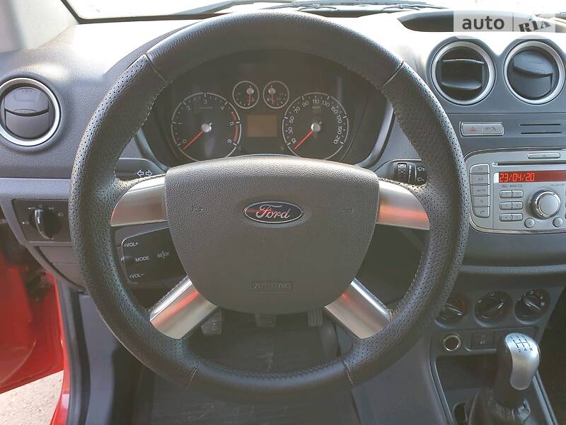 Вантажопасажирський фургон Ford Transit Connect 2012 в Харкові