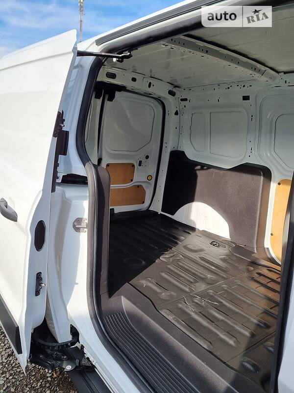 Вантажний фургон Ford Transit Connect 2017 в Одесі