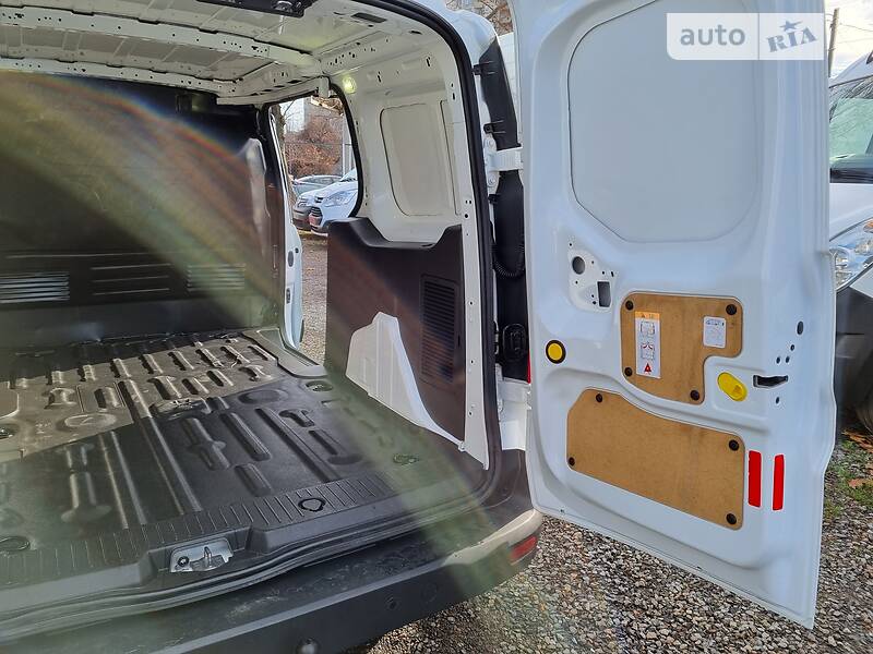 Вантажний фургон Ford Transit Connect 2017 в Одесі