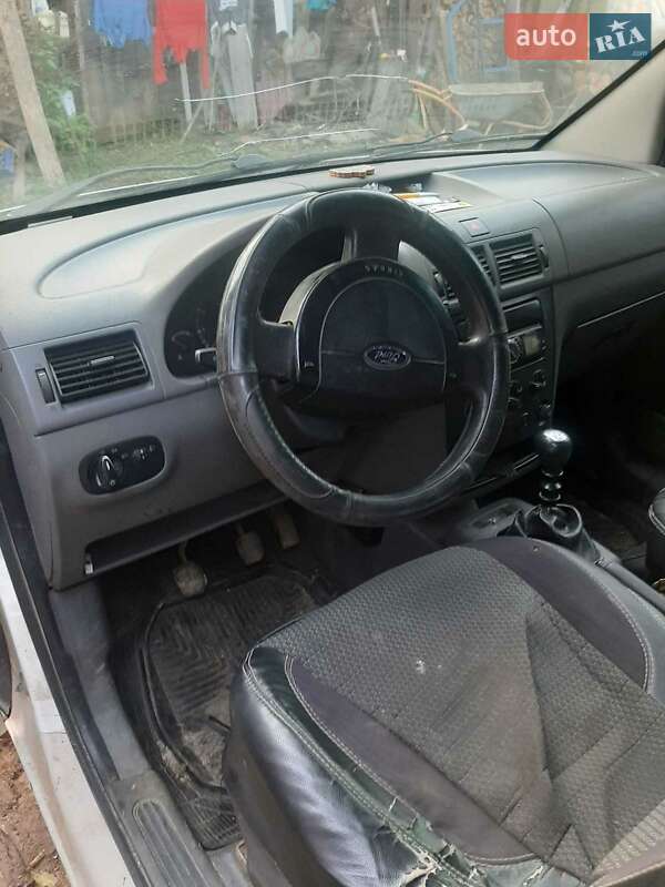 Мінівен Ford Transit Connect 2003 в Воловцю