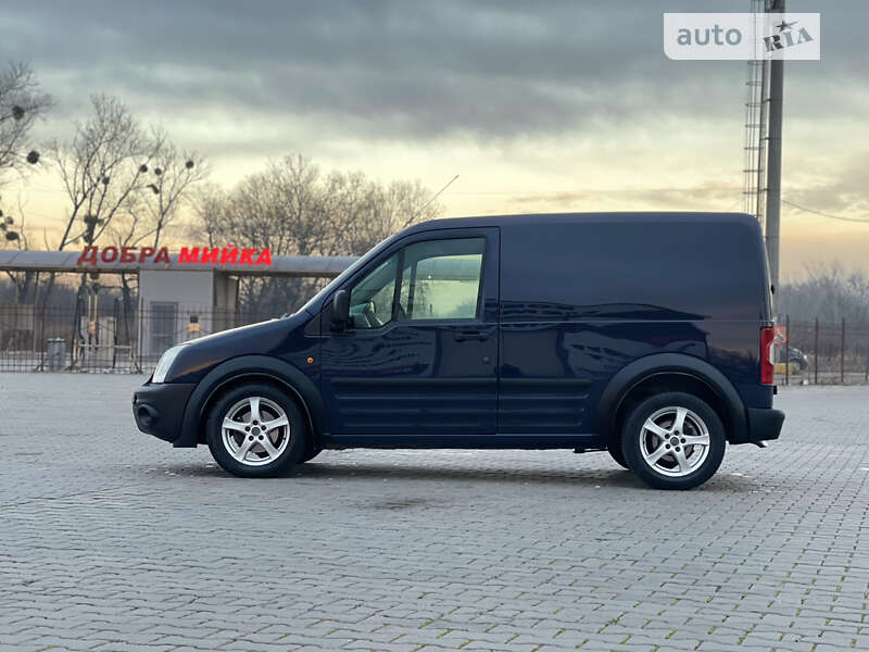 Вантажний фургон Ford Transit Connect 2011 в Чернівцях